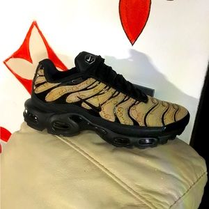 Brand New NIKE AIR LIMITED EDITION GUCCI mens size 10 shoes